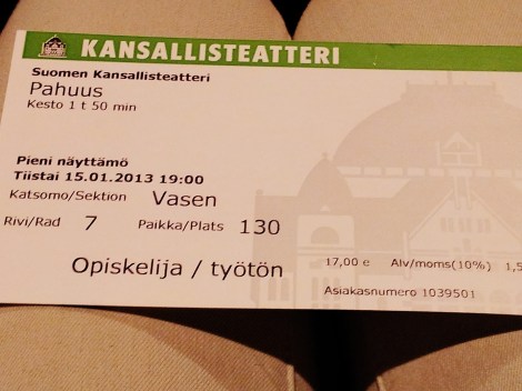 Tikkurilan lukion opiskelijat käyvät teatterissa useimmilla äidinkielen kursseilla. Kuva: Jasmin ja Annika/ÄI2.3