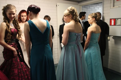 Kakkoset odottavat jännittyneinä tanssien alkua Valtti-Areenalla. Kuva: Dana Mikhlik.