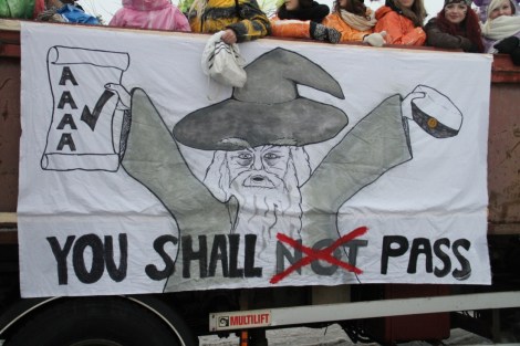 Abivideon esittäminen kuuluu Tilun penkkaripäivän perinteisiin rekka-ajelun ohella. Kuva: Antti Pentikäinen.