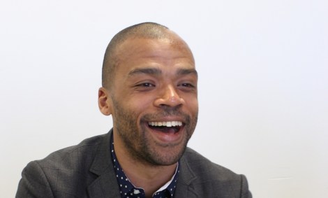 Jani Toivola hurmasi Tilun kakkoset. Kuva Tui Pham.