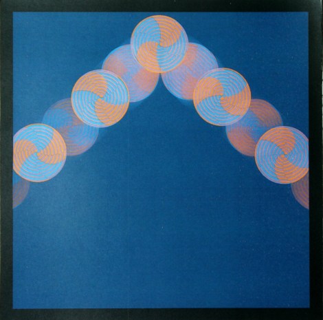 Henrietta Kontio Tehtävä 5: Liikkeellä Teos tutkii futuristisen ja optisen taiteen hengessä ympyrän tai pallomaisen objektin lentorataa. Photoshop, digitaalinen värivedos kahdeksan osaa 15,5 x 15,5 cm, järjestys valittavissa. (yksityiskohta 8/11).