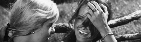 Mikko Niskasen ohjaama Käpy selän alla kuvasi 1960-luvun nuorisoa raikkaasti ja rehellisesti. Elokuva toimii edelleen loistavasti. Kuva: IhmeFilmi.