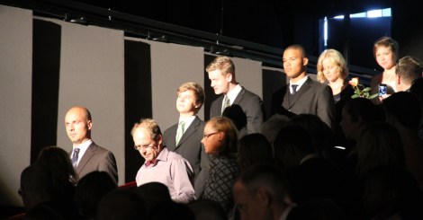 Rehtori Ari Ranki johdatti IB10-opiskelijat auditorioon juhlallisessa kulkueessa. Kuva: Antti Pentikäinen.