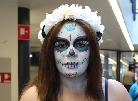 Hui! Monilla opiskelijoilla oli taidokkaita kasvomaalauksia. Kuva: Pipsa Hämäläinen ja Tua Valtonen