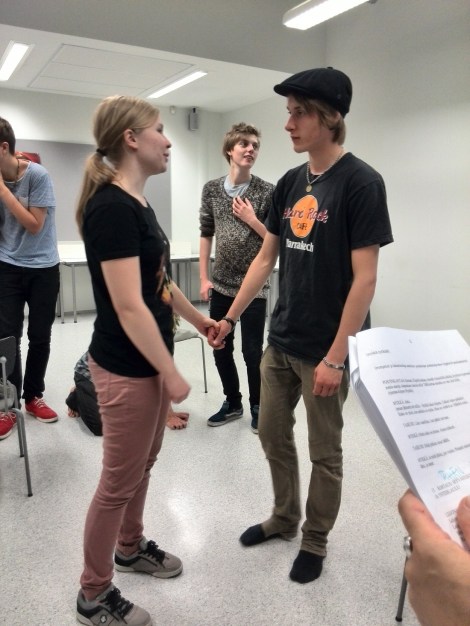 Petra Ekroos ja Olli Talsi näyttelevät musikaalin keskeisissä rooleissa. Kuva on harjoituksista. Kuva Rebecca Hopkins.