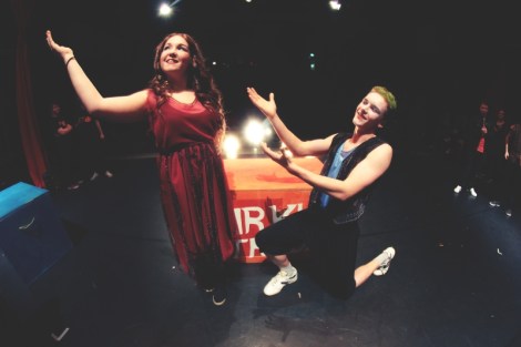 Akrobaatit tasaisella maalla. Kuva: Lari Koponen.