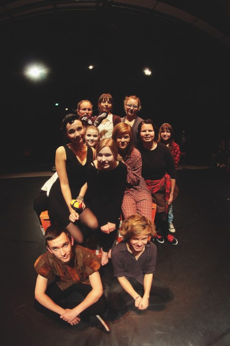 Musikaalin IB-opiskelijat. Kuva: Lari Koponen.