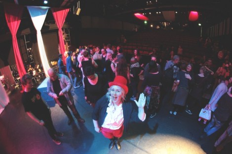 "Me olemme sirkus Strada!" Kuva: Lari Koponen.