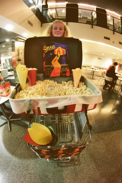 Ostakaa poppareita! Kuva: Lari Koponen.