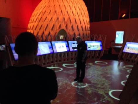 Haltian näyttelyissä on hyödynnetty taitavasti av-tekniikkaa. Kuva: Antti Pentikäinen.