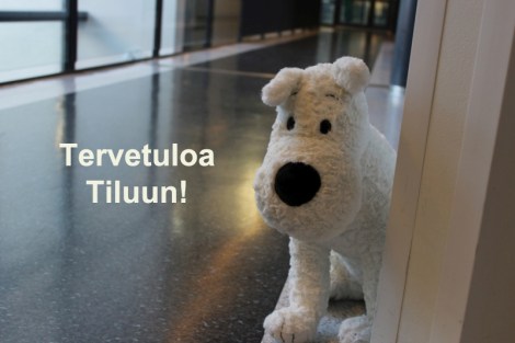 Milou toivottaa opiskelijat, opettajat ja muun henkilökunnan tervetulleiksi Tiluun. Kuva Pipsa Hämäläinen ja Tua Valtonen.