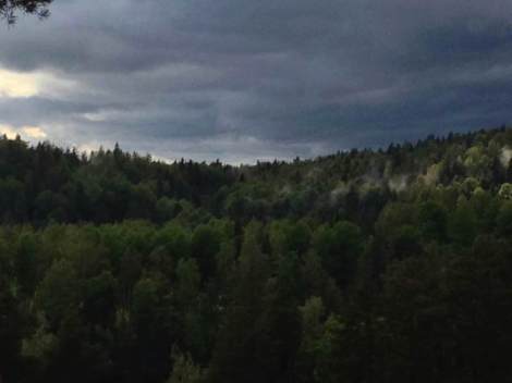 Opettajien perjantai-iltapäivä kului Nuuksion jylhissä maisemissa. Kuva: Antti Pentikäinen.