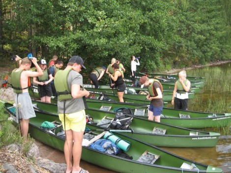 Kanoottivaeltaminen on yksi tapa liikkua maastossa. Kuva: Mika Meller.