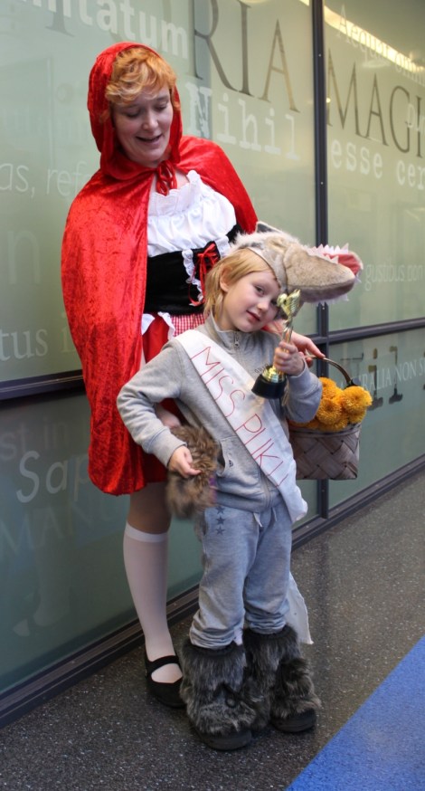 Pukukilpailun voittajat. Kuva: Antti Pentikäinen