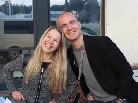 Opo Anu Kinnunen ja rehtori Ari Ranki valvoivat kuvauksia. Kuva: Antti Pentikäinen.