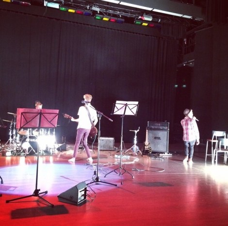 MUS25-kurssi huipentui konserttiin, jonka kappaleet oli valittu kurssin aikana. Kuva: Emilia Luosto.