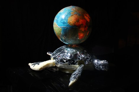 Atlas on rakennettu enimmäkseen kierrätysmateriaaleista. Kuva: Antti Pentikäinen.