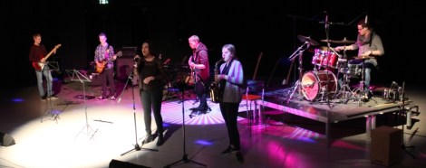 Puhaltimet ovat bändeissä usein harvinaisia, mutta kyllä saksofoni tuo musiikkiin hienon soundin! Kuva: Antti Pentikäinen.