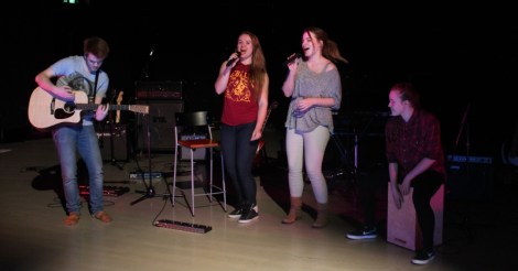 Letkeää menoa! Kuva: Antti Pentikäinen.