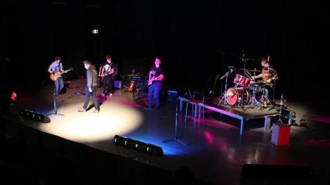 Pojilta sujuu rock'n'roll! Kuva: Antti Pentikäinen.