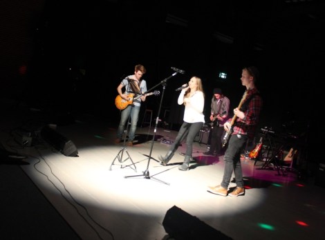 Yleisö on myyty! Kuva: Antti Pentikäinen