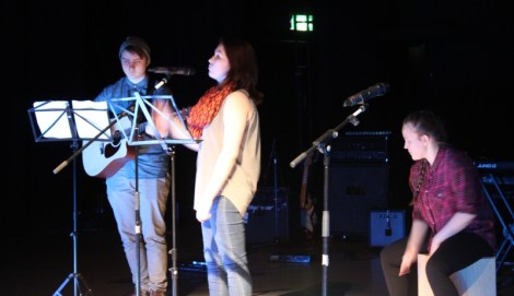 Osa bändeistä keskittyi hienovireiseen ilmaisuu. Kuva: Antti Pentikäinen.