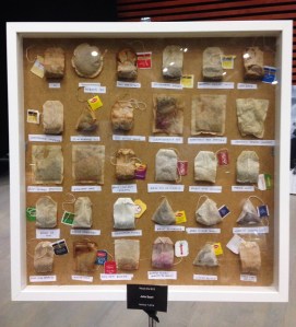 Taidetta teepusseista. Kuva: Antti Pentikäinen.