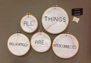 Taidetta voi luoda myös arkisista esineistä. Kuva: Antti Pentikäinen.