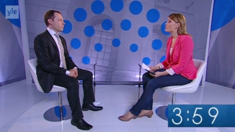 Jan Edelmann Ylen vaaligallerian haastattelussa. Kuva on ruutukaappaus Ylen nettisivulta.