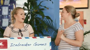 Tutustumisleikkejä. Kuvakaappaus Innova Junior Collegen videosta.