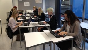 Helmi Abspoel oli ensimmäinen opettaja Tilussa, joka kokeili Abitti-järjestelmää sähköisessä kokeessa. Kuva: Helmi Abspoel.