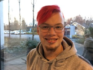 Työ turvapaikahakijoiden vastaanottokeskuksessa on ollut Laurille loistava ja lämmin kokemus. Kuva: Antti Pentikäinen.